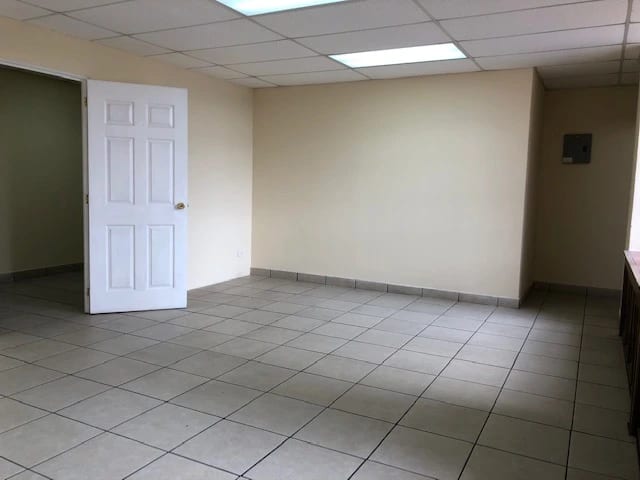 Se Renta Oficina en Zona 9 — foto 2 de 3