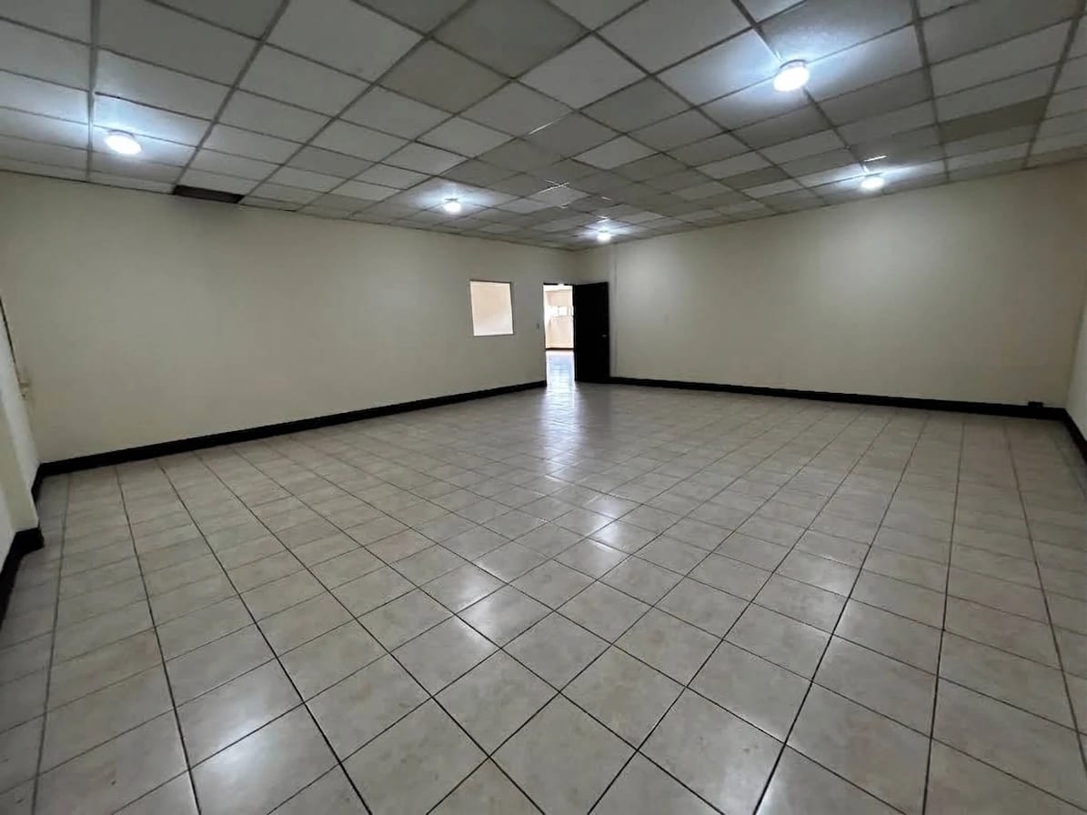 Edificio Comercial a Orilla de Carretera a Taxisco (2 Niveles) — foto 2 de 17