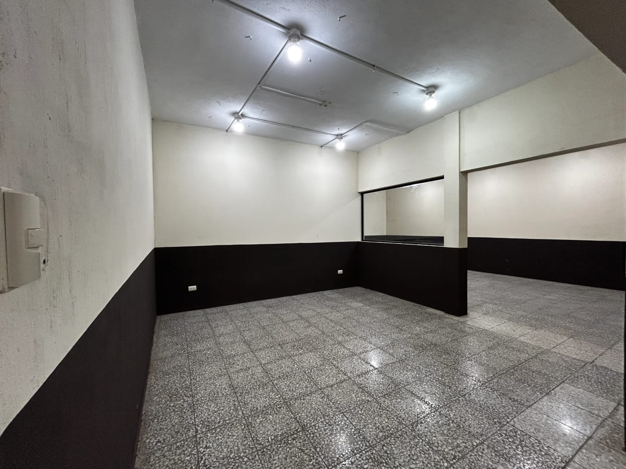 Edificio Comercial a Orilla de Carretera a Taxisco (2 Niveles) — foto 5 de 17