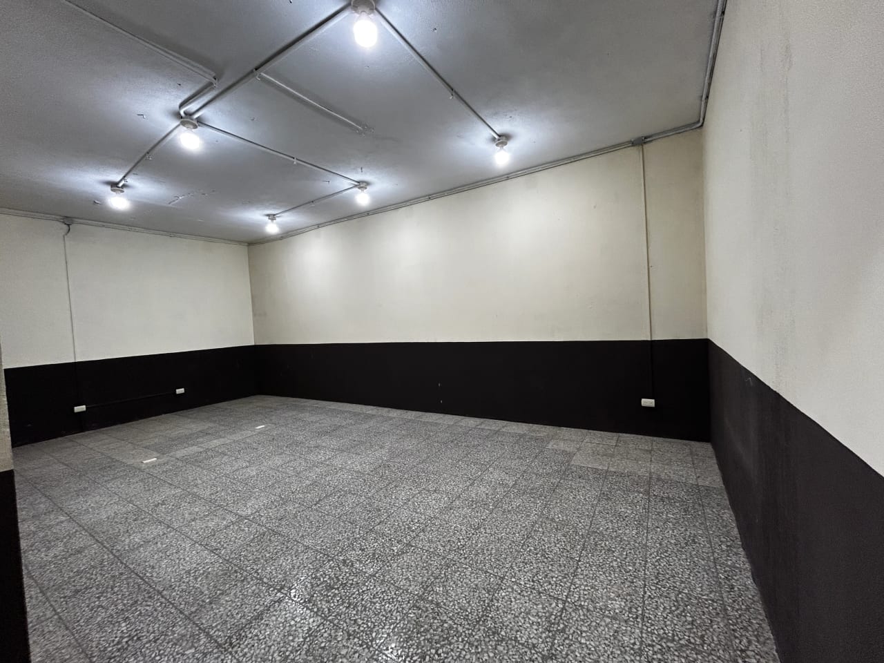 Edificio Comercial a Orilla de Carretera a Taxisco (2 Niveles) — foto 6 de 17