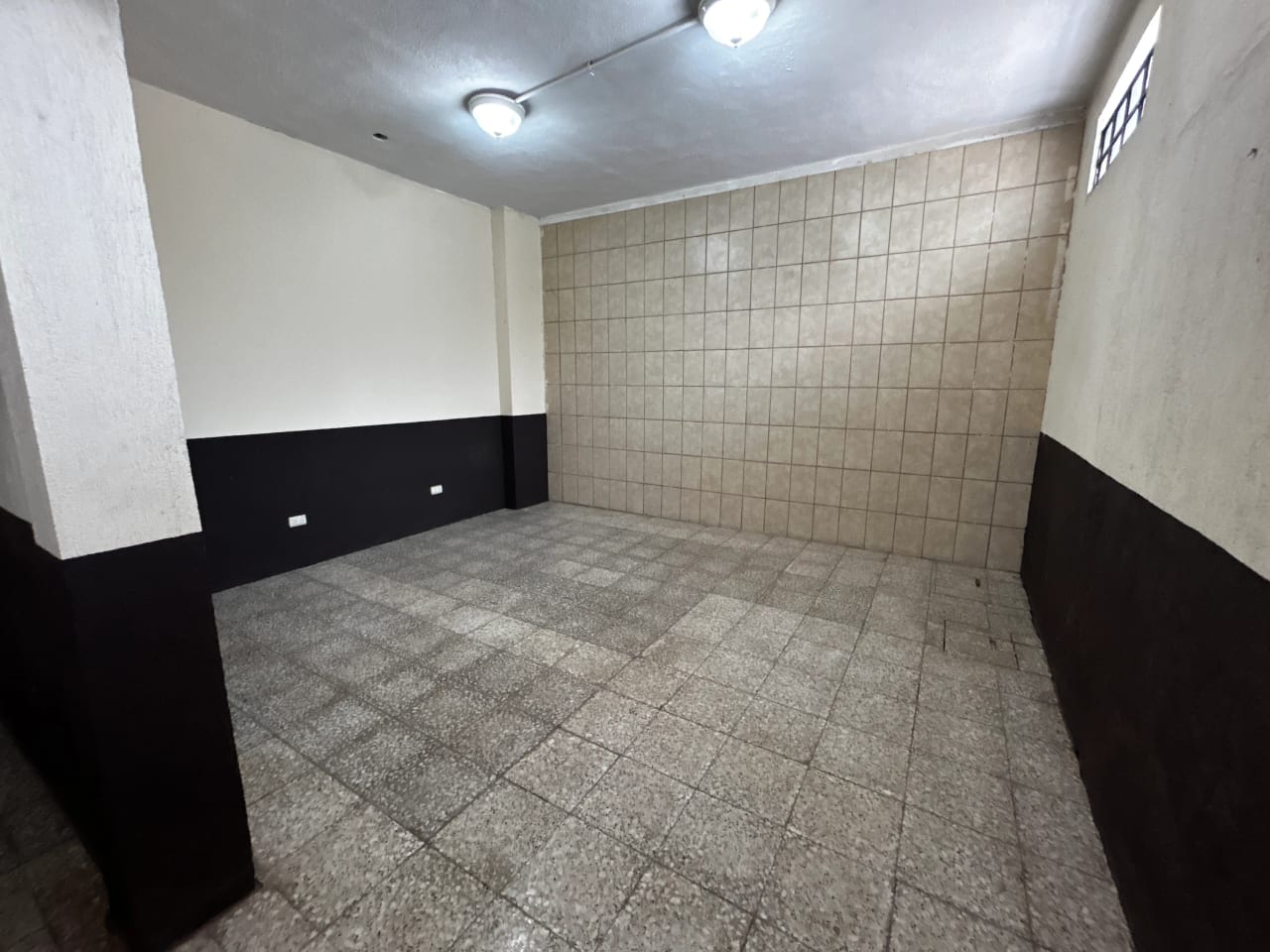 Edificio Comercial a Orilla de Carretera a Taxisco (2 Niveles) — foto 8 de 17