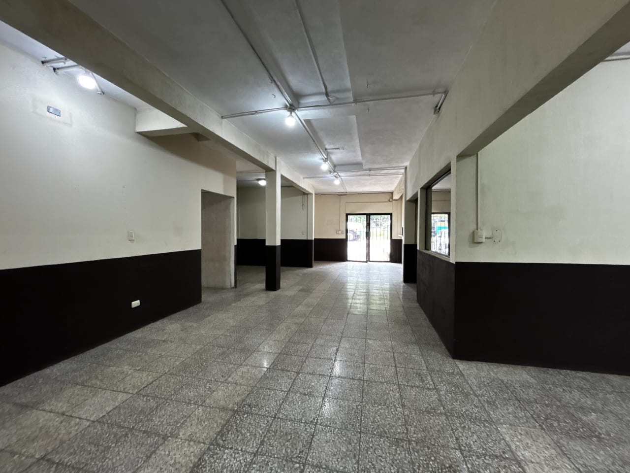 Edificio Comercial a Orilla de Carretera a Taxisco (2 Niveles) — foto 9 de 17