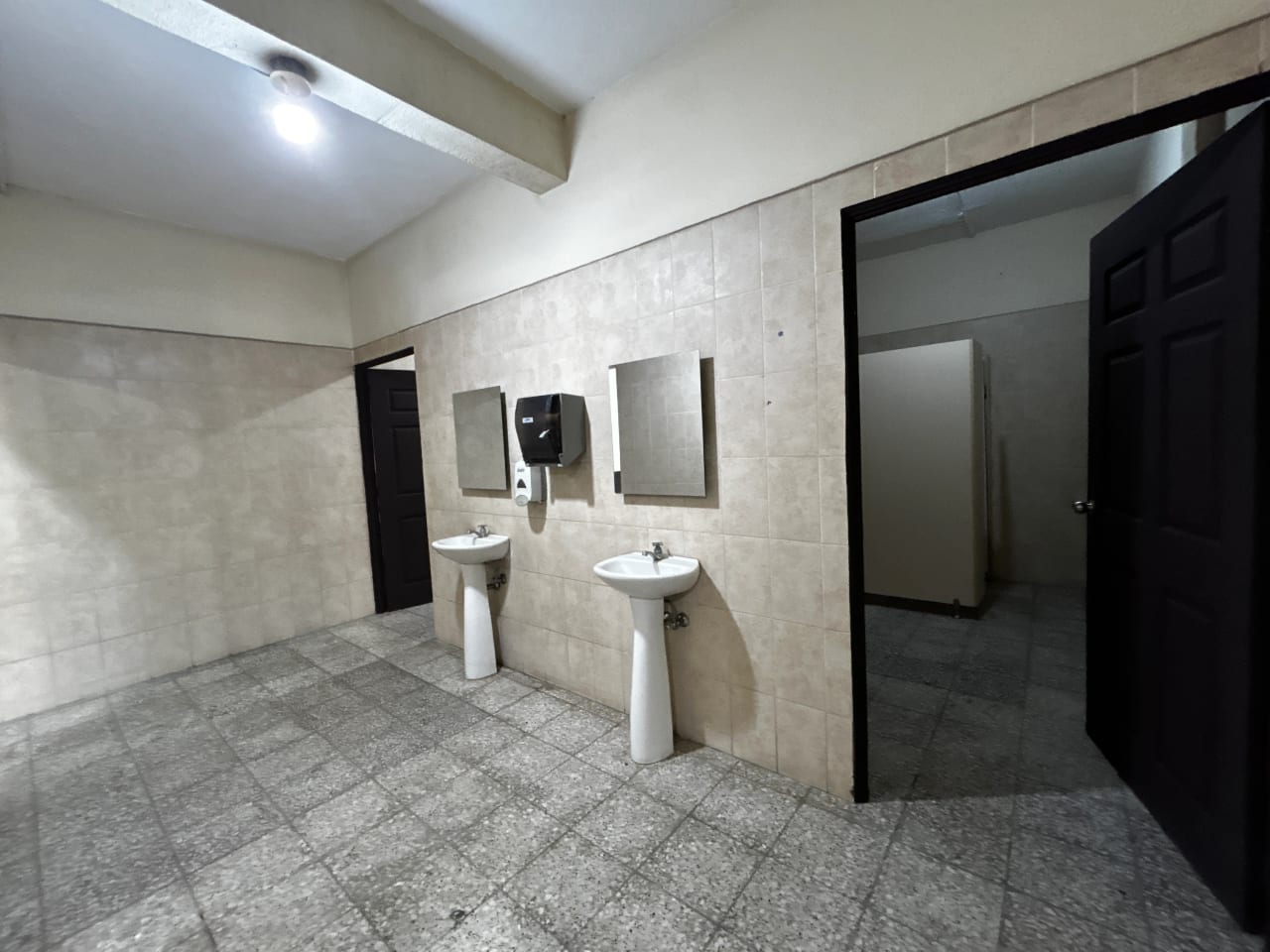 Edificio Comercial a Orilla de Carretera a Taxisco (2 Niveles) — foto 10 de 17