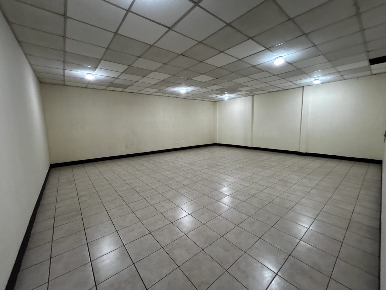 Edificio Comercial a Orilla de Carretera a Taxisco (2 Niveles) — foto 13 de 17