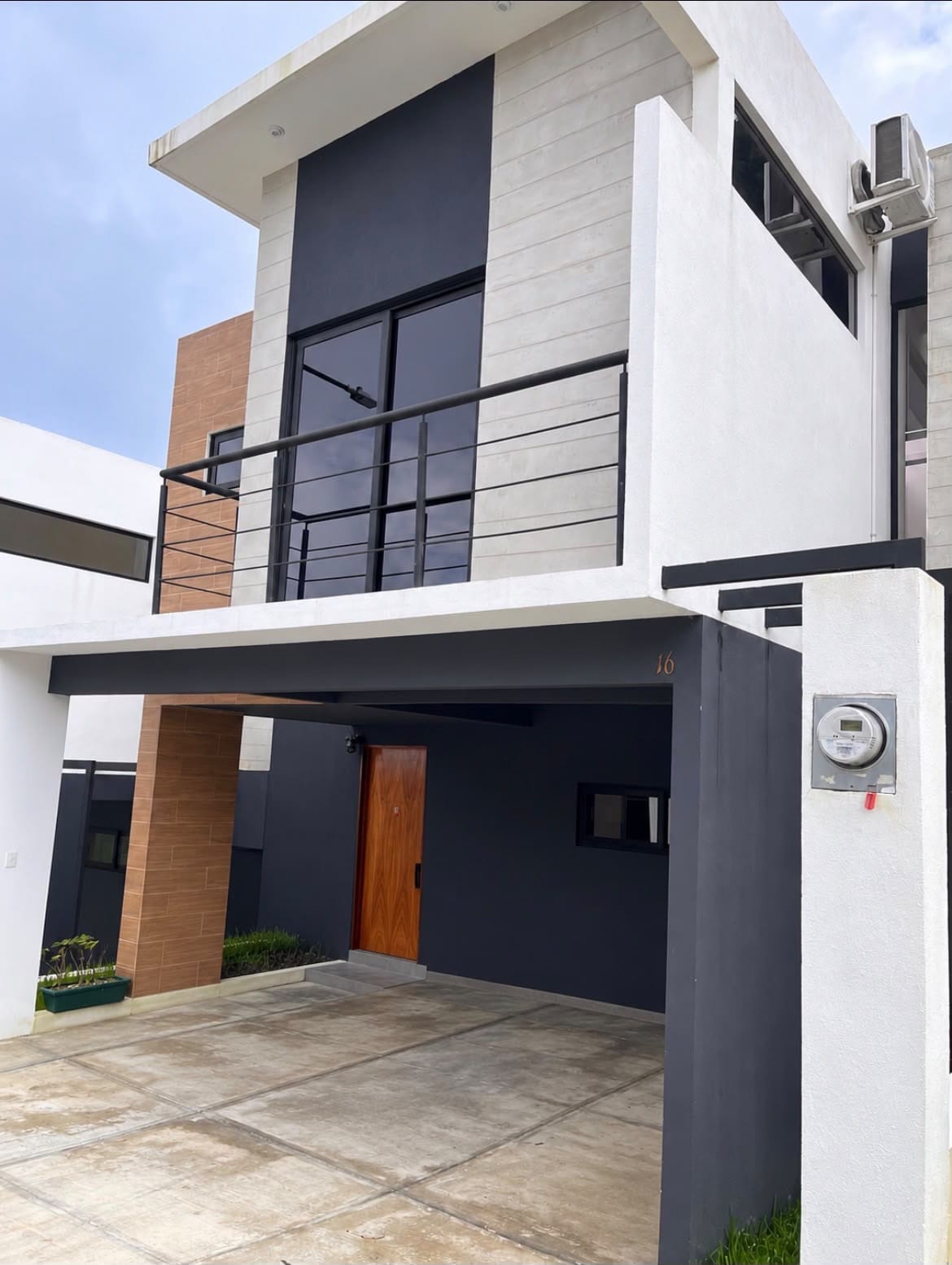 Fachada — Casa en Venta Santa Catarina Pinula Condominio 7 Gotas — foto 1 de 17