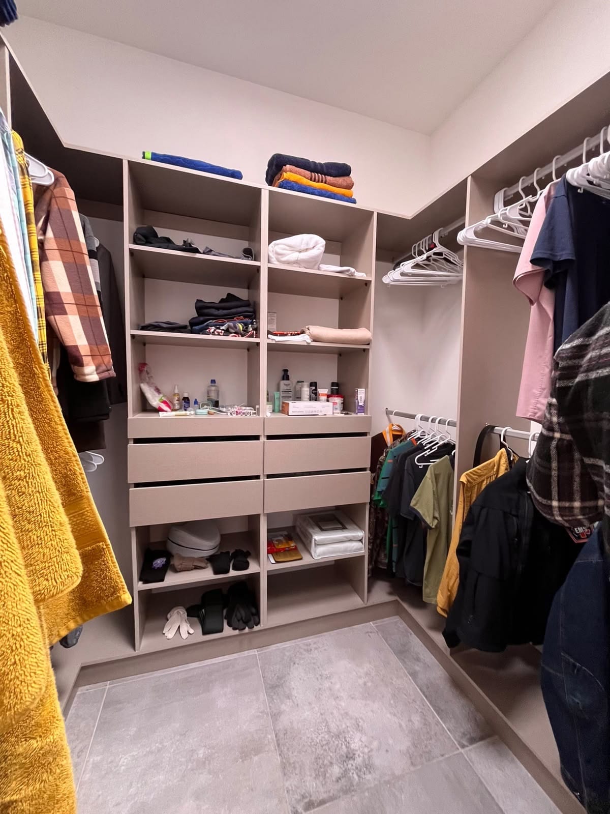 walking closet — Casa en Venta Santa Catarina Pinula Condominio 7 Gotas — foto 5 de 17