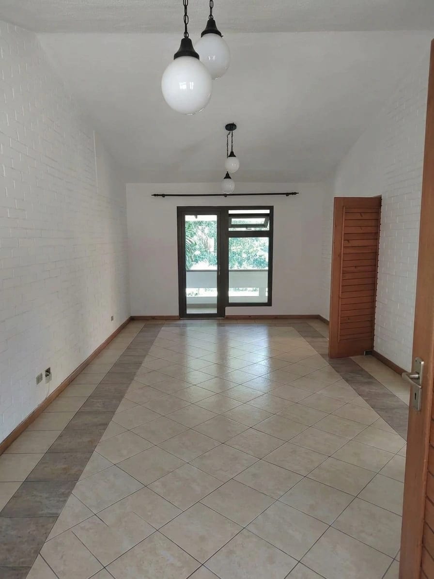 Se renta casa en zona 10 lista para ocupar — foto 1 de 17