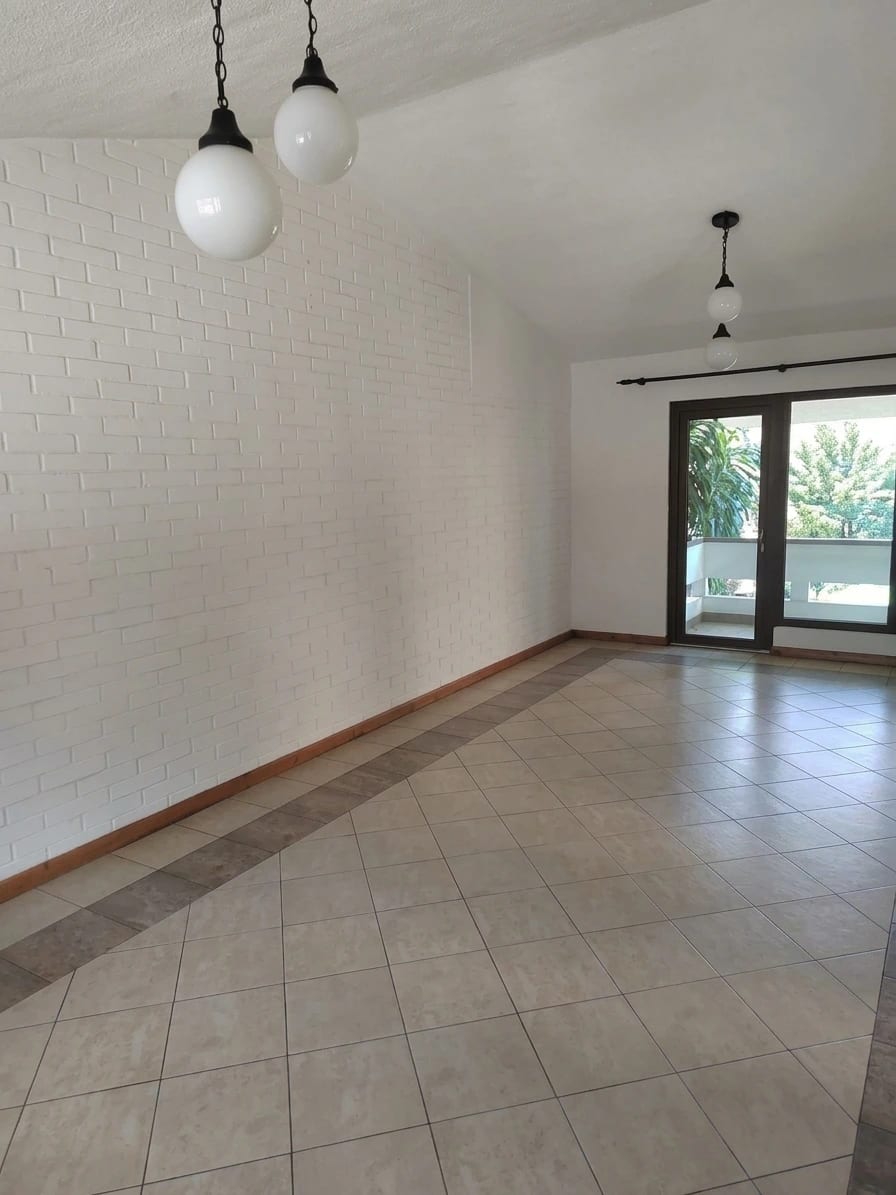 Se renta casa en zona 10 lista para ocupar — foto 2 de 17