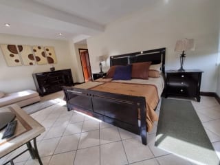 Apartamento Amueblado en Renta o Venta Zona 10 — miniatura 12 de 17