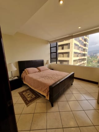 Apartamento Amueblado en Renta o Venta Zona 10 — miniatura 11 de 17