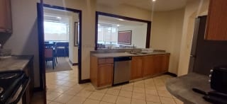 Apartamento Amueblado en Renta o Venta Zona 10 — miniatura 9 de 17