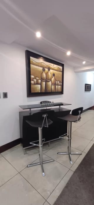 Apartamento amueblado en renta o venta en zona 10 — miniatura 14 de 16