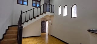 Se renta casa en zona 10 — miniatura 1 de 16