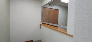 Se renta oficina en zona 10 de 96.45 metros — miniatura 1 de 12