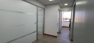 Se renta oficina en zona 10 de 96.45 metros — miniatura 12 de 12