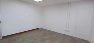 Se renta oficina en zona 10 de 96.45 metros — miniatura 6 de 12