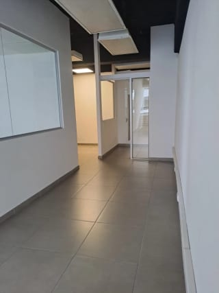 Se renta oficina en zona 10 de 67.80 — miniatura 6 de 7