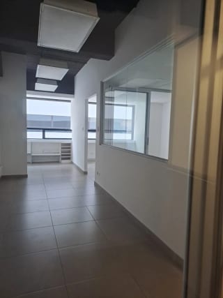 Se renta oficina en zona 10 de 67.80 — miniatura 5 de 7