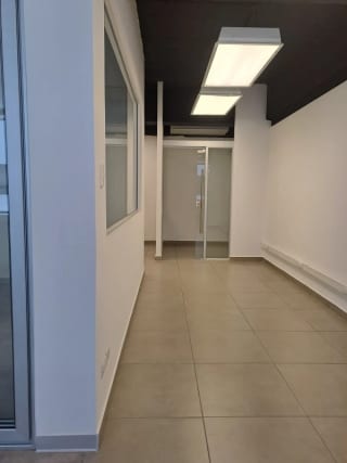 Se renta oficina en zona 10 de 67.80 — miniatura 3 de 7