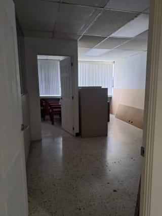 Se renta oficina en zona 10 de 67.80 metros — miniatura 1 de 3