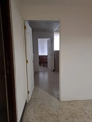 Se renta oficina en zona 10 de 67.80 metros — miniatura 3 de 3