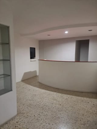 Se renta oficina en zona 10 de 67.80 metros — miniatura 2 de 3
