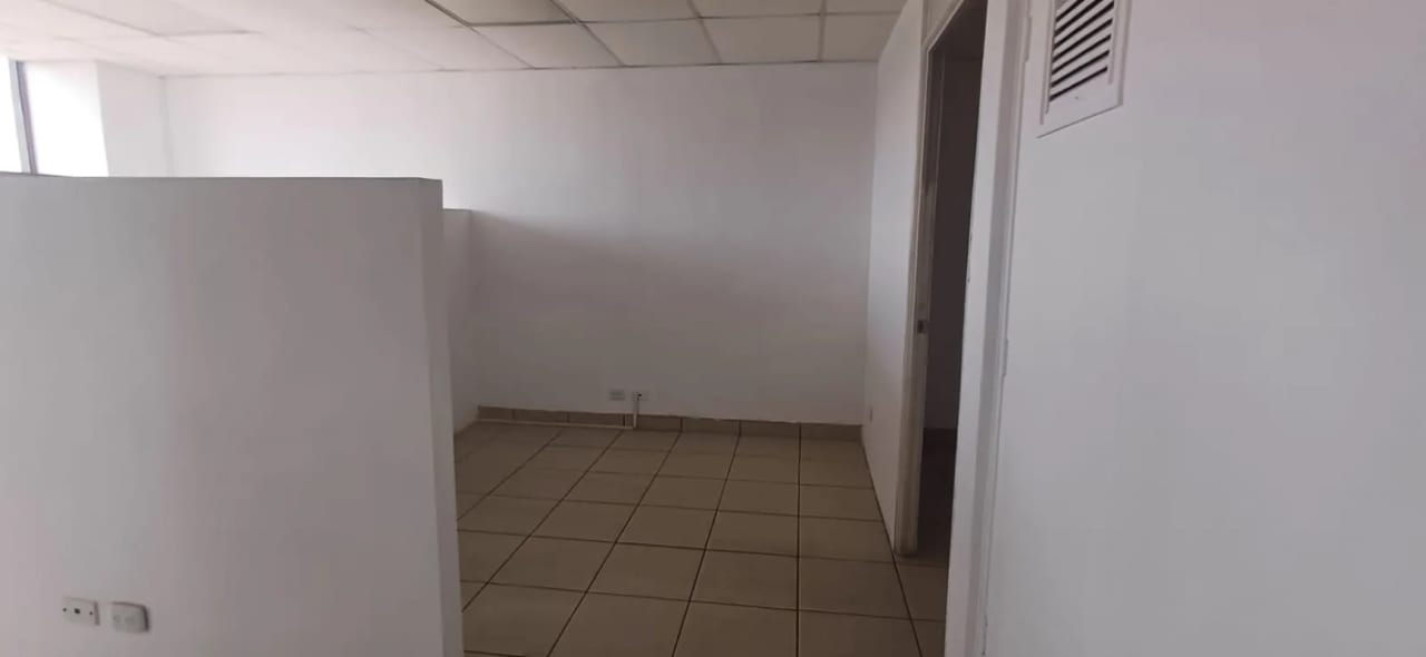 OFICINA EN RENTA - ZONA 9 — foto 7 de 7