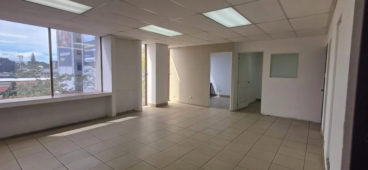 SE RENTA OFICINA EN ZONA 9 — foto 6 de 6