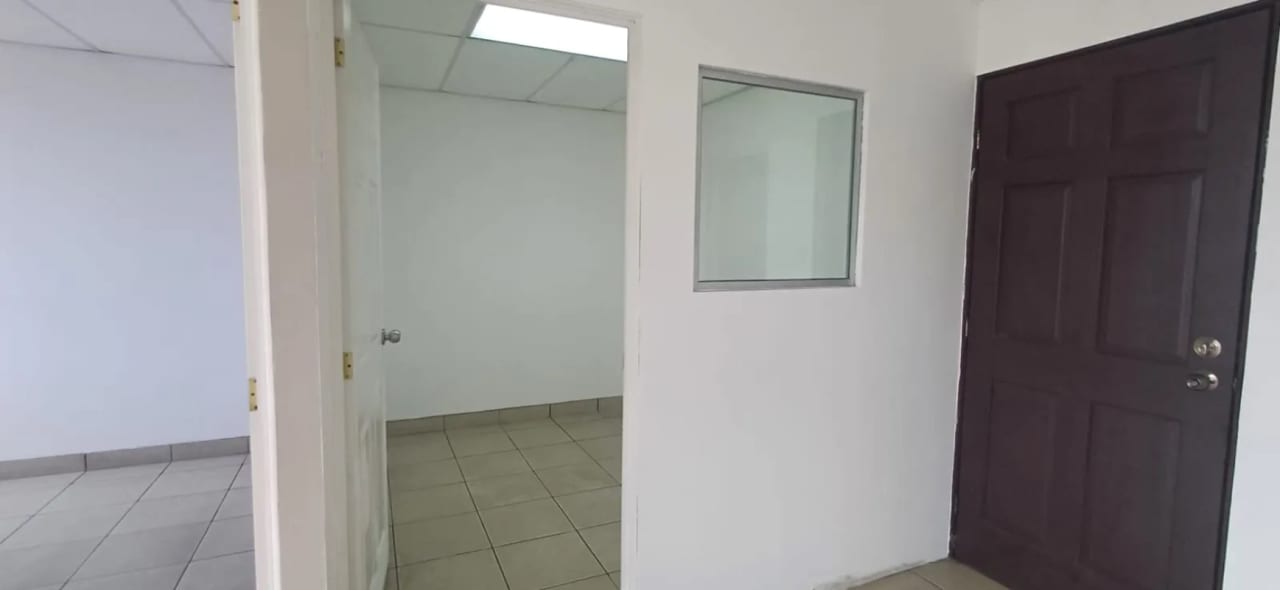 SE RENTA OFICINA EN ZONA 9 — foto 5 de 6