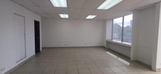 SE RENTA OFICINA EN ZONA 9 — miniatura 4 de 6