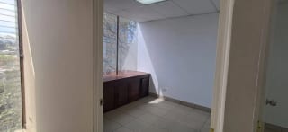 SE RENTA OFICINA EN ZONA 9 — miniatura 3 de 6