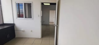 SE RENTA OFICINA EN ZONA 9 — miniatura 2 de 6