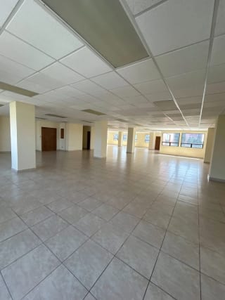 Se renta oficina en zona 13 — miniatura 1 de 7
