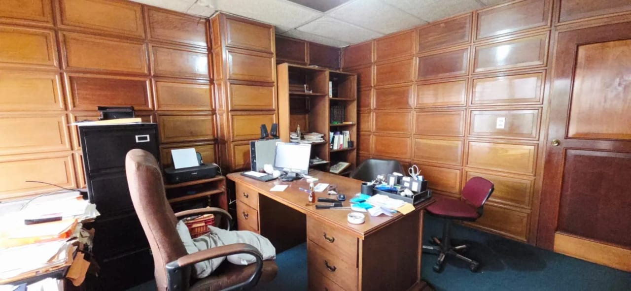 VENTA DE OFICINA EN EDIFICIO EN ZONA 4 — foto 4 de 9