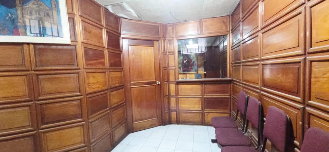 VENTA DE OFICINA EN EDIFICIO EN ZONA 4 — foto 3 de 9