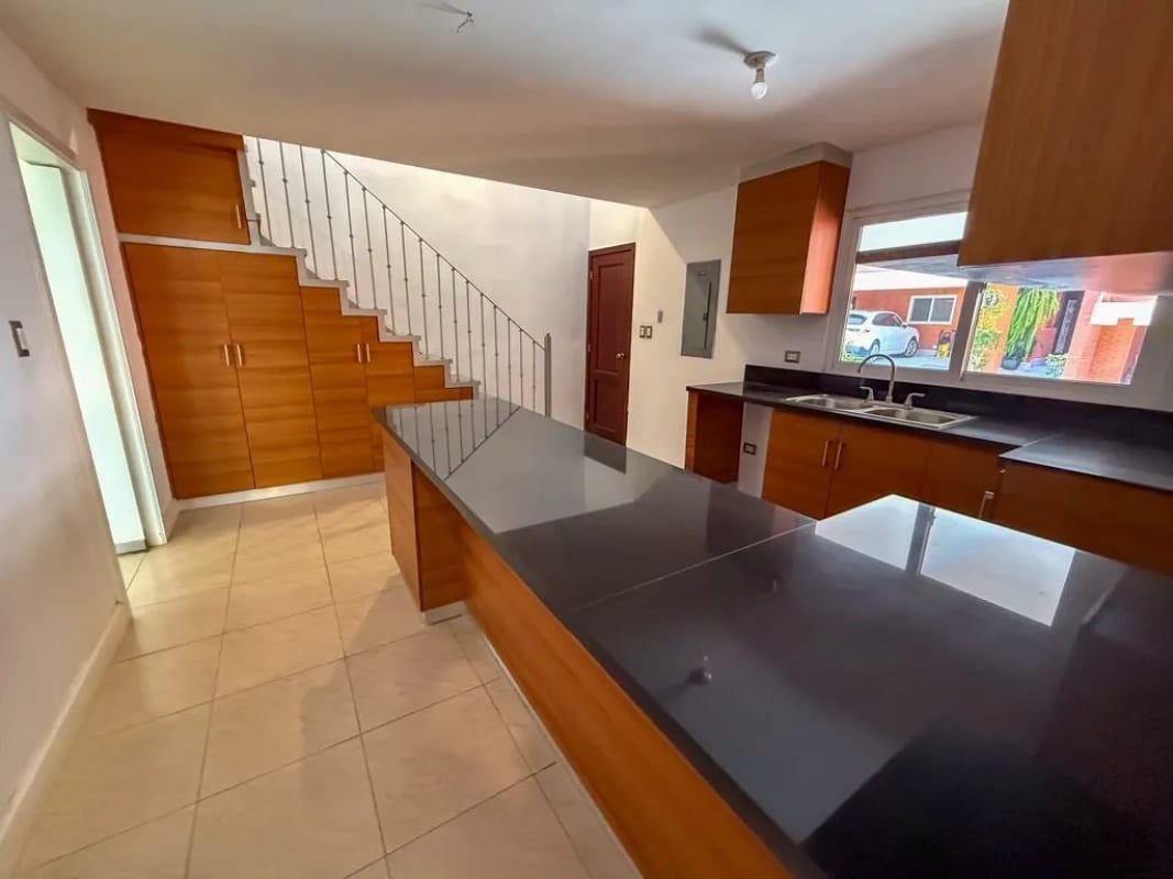 CASA EN VENTA ó RENTA EXPLANADA CAYALA Z.16 GUATEMALA — foto 15 de 17