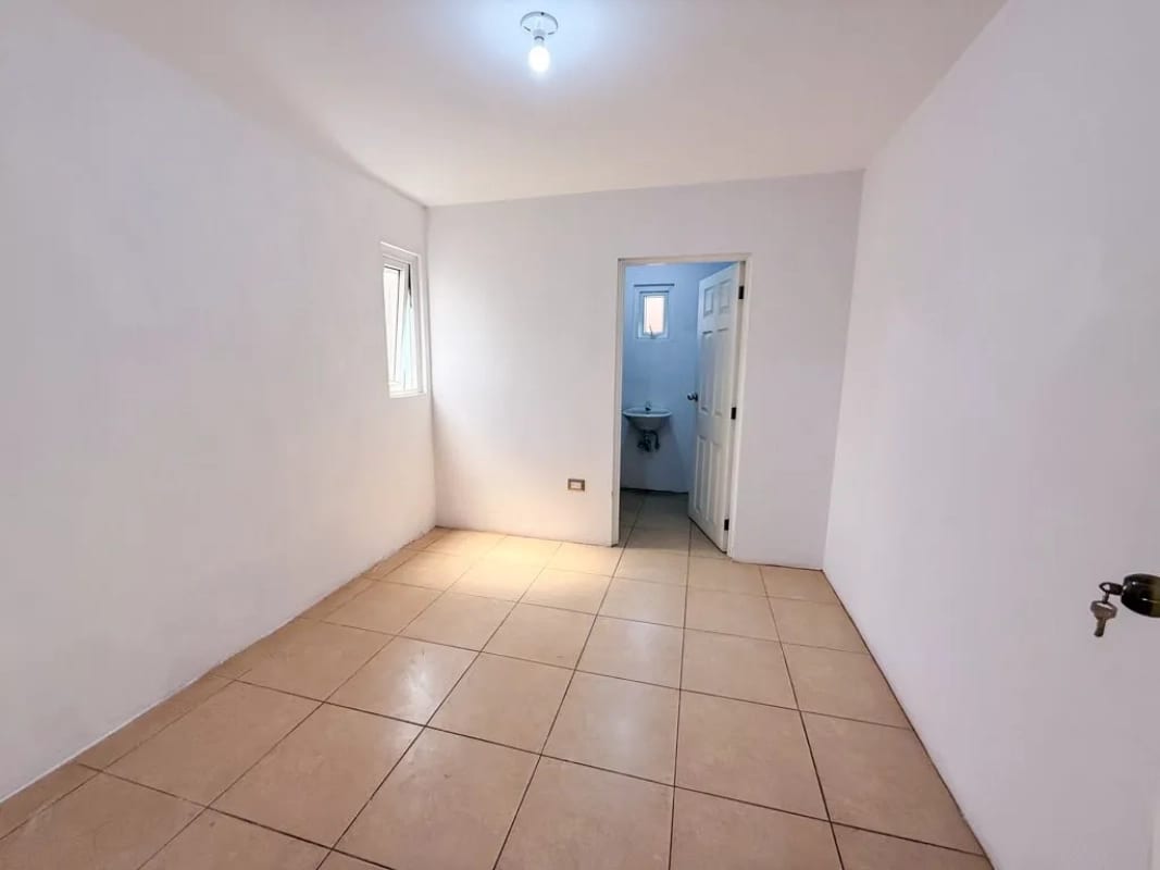 CASA EN VENTA ó RENTA EXPLANADA CAYALA Z.16 GUATEMALA — foto 8 de 17
