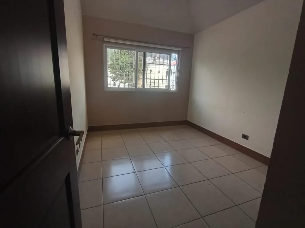 Casa en venta en Hacienda Real zona 16🏠✨ — foto 8 de 16