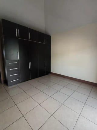 Casa en venta en Hacienda Real zona 16🏠✨ — miniatura 6 de 16