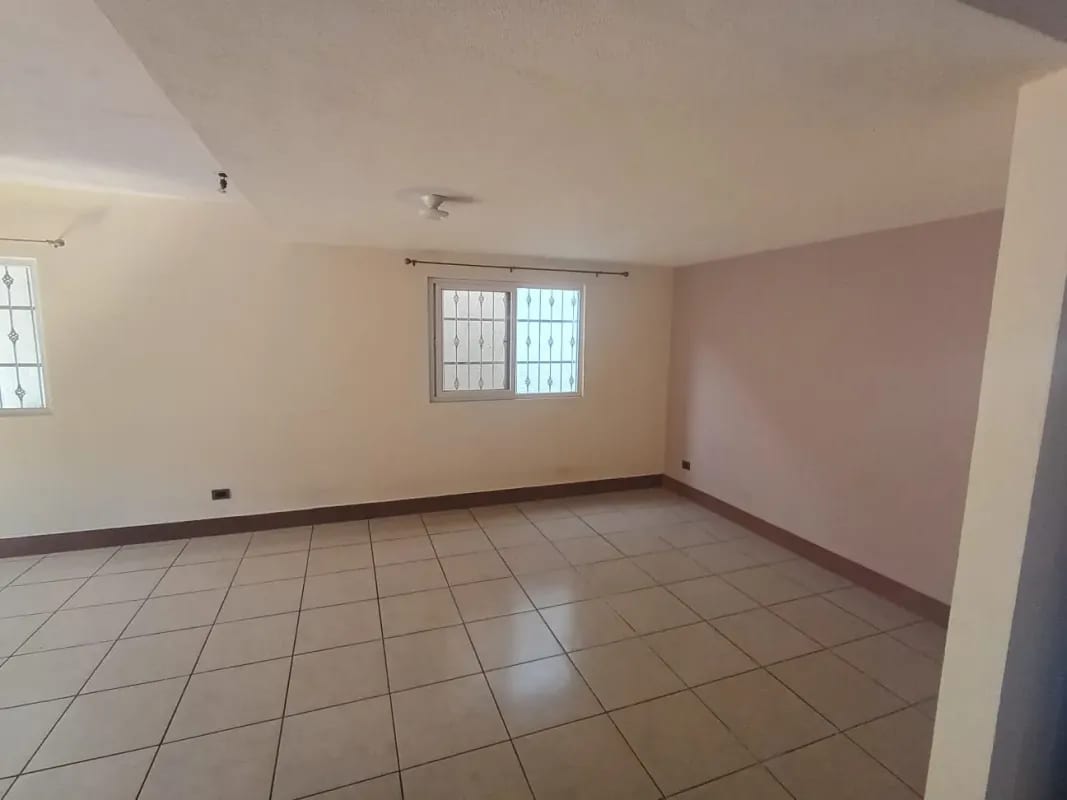Casa en venta en Hacienda Real zona 16🏠✨ — foto 3 de 16